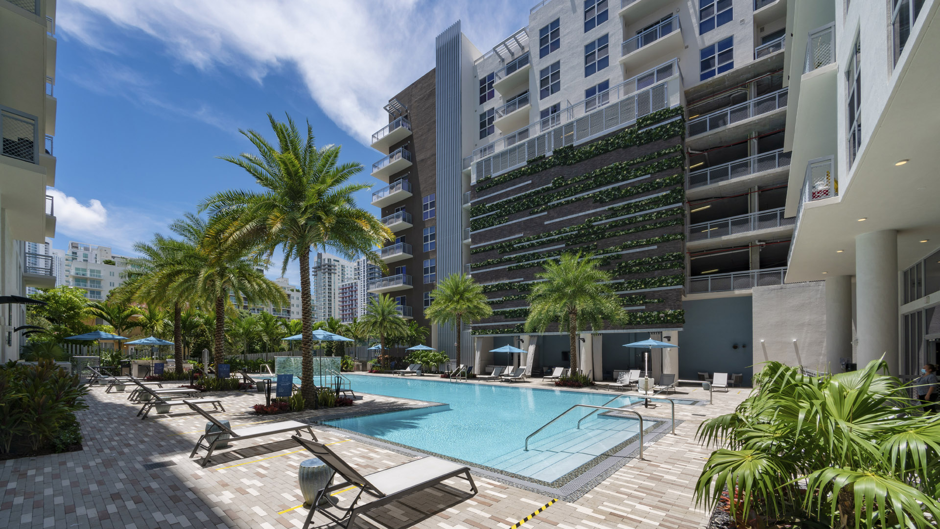 Blu27 at Edgewater